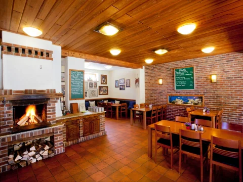 stilvolles Interieur Pizzerie a Restaurant Miláno Lipno
