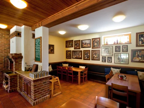 stilvolles Interieur Pizzerie a Restaurant Miláno Lipno